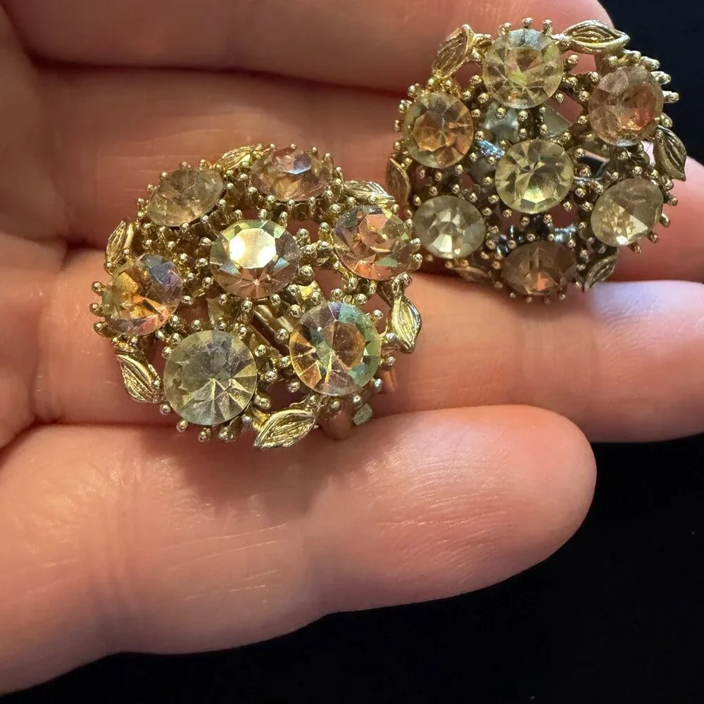 VTG Lisner clip on earrings sparkle pink clear flower‎ rhinestone cluster